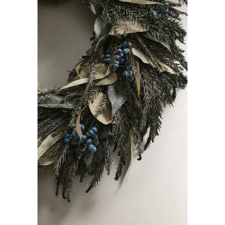 Рождественский венок украшение с листьями и ягодами