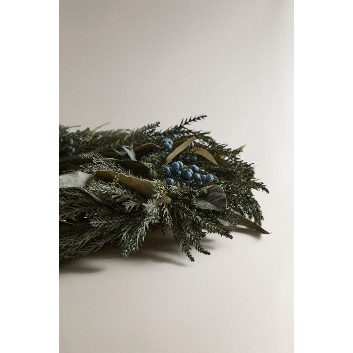 Рождественский венок украшение с листьями и ягодами