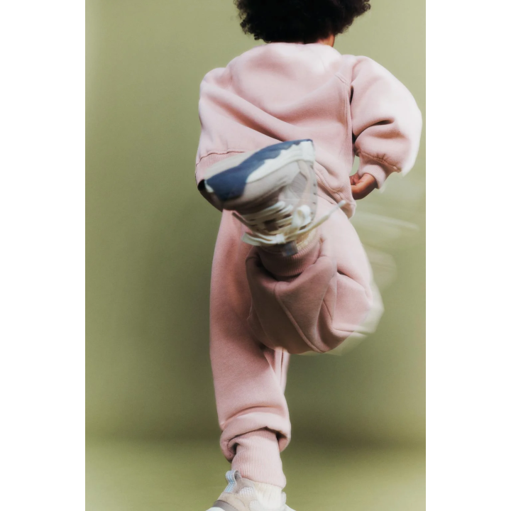 БРЮКИ-ДЖОГГЕРЫ С ЛОГОТИПОМ И ФЛОКОВЫМ ПОКРЫТИЕМ