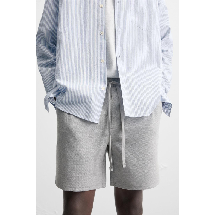 ШОРТЫ КОМФОРТНОЙ ПОСАДКИ ИЗ РЕЛЬЕФНОЙ ТКАНИ