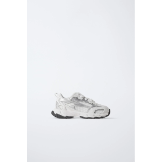 Кроссовки с сетчатыми вставками