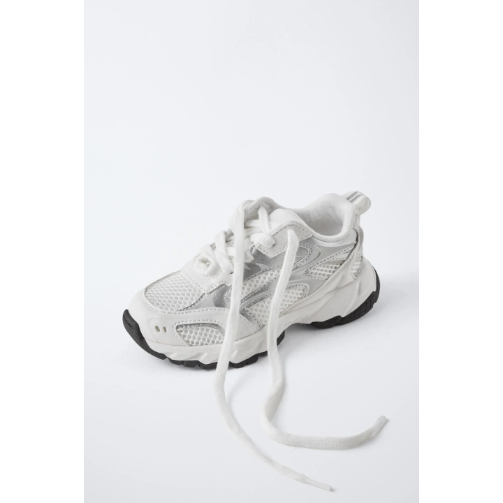 Кроссовки с сетчатыми вставками