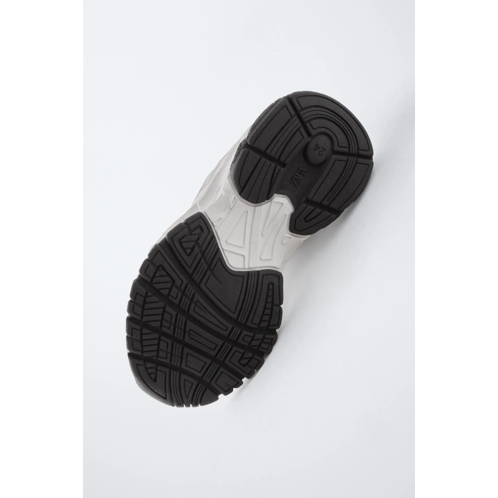 Кроссовки с сетчатыми вставками