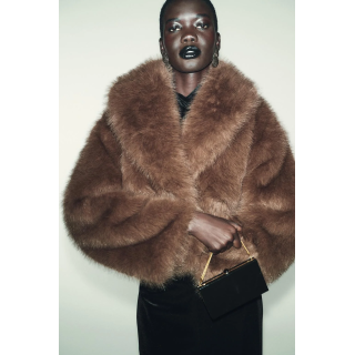 Короткий пальто из искусственного меха