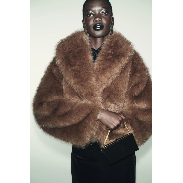 Короткий пальто из искусственного меха