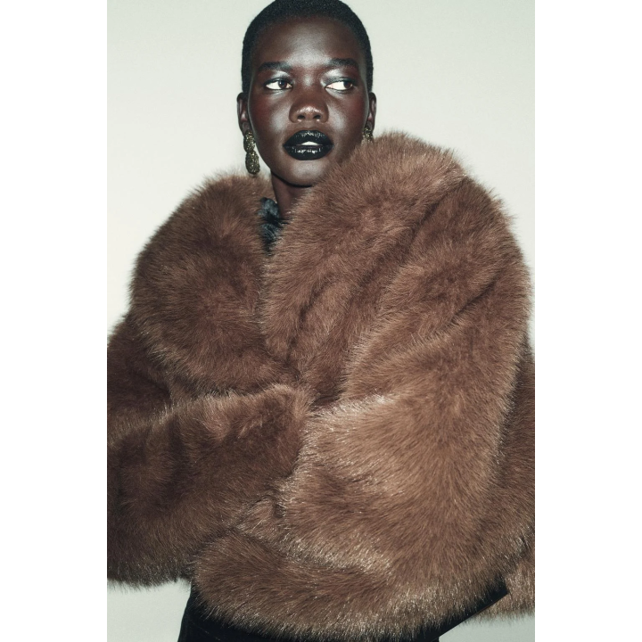 Короткий пальто из искусственного меха