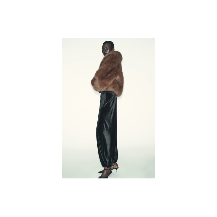 Короткий пальто из искусственного меха