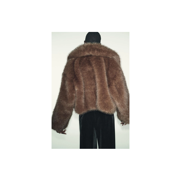 Короткий пальто из искусственного меха