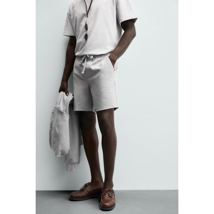 ШОРТЫ КОМФОРТНОЙ ПОСАДКИ ИЗ РЕЛЬЕФНОЙ ТКАНИ