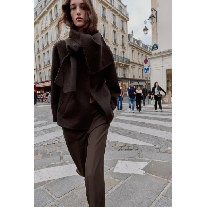 КОРОТКОЕ ПАЛЬТО ИЗ СМЕСОВОЙ ШЕРСТИ С ШАРФОМ