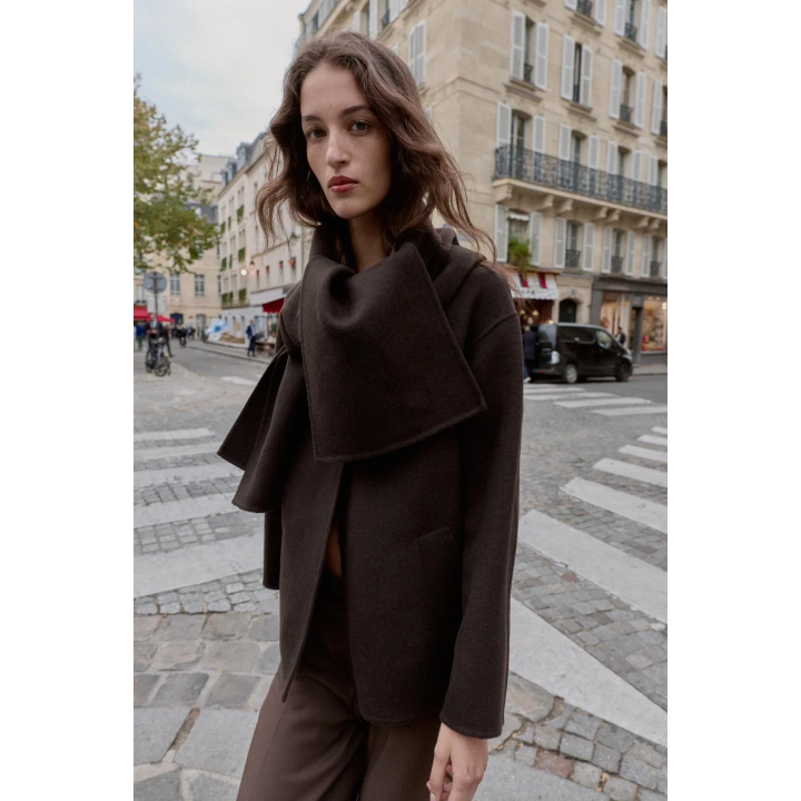 КОРОТКОЕ ПАЛЬТО ИЗ СМЕСОВОЙ ШЕРСТИ С ШАРФОМ