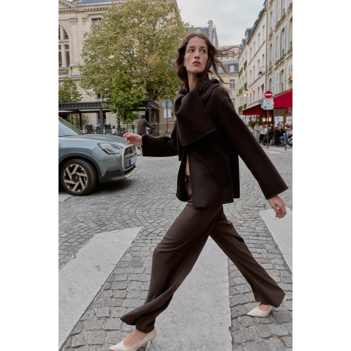 КОРОТКОЕ ПАЛЬТО ИЗ СМЕСОВОЙ ШЕРСТИ С ШАРФОМ