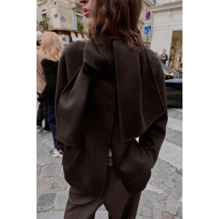 КОРОТКОЕ ПАЛЬТО ИЗ СМЕСОВОЙ ШЕРСТИ С ШАРФОМ