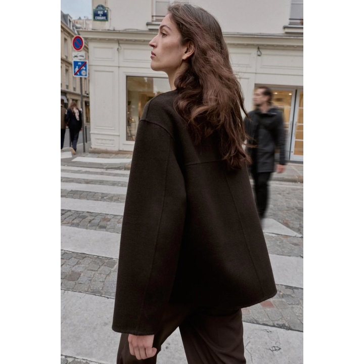 КОРОТКОЕ ПАЛЬТО ИЗ СМЕСОВОЙ ШЕРСТИ С ШАРФОМ