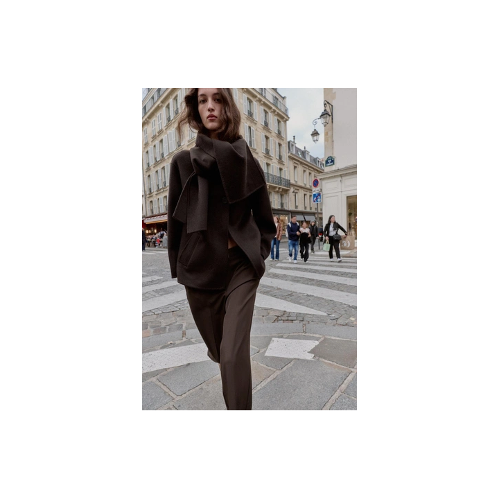 КОРОТКОЕ ПАЛЬТО ИЗ СМЕСОВОЙ ШЕРСТИ С ШАРФОМ