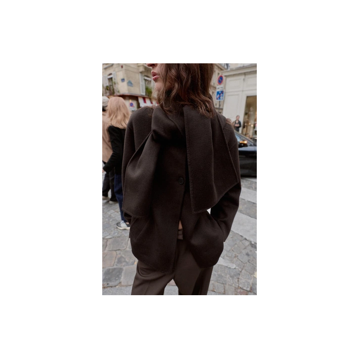 КОРОТКОЕ ПАЛЬТО ИЗ СМЕСОВОЙ ШЕРСТИ С ШАРФОМ