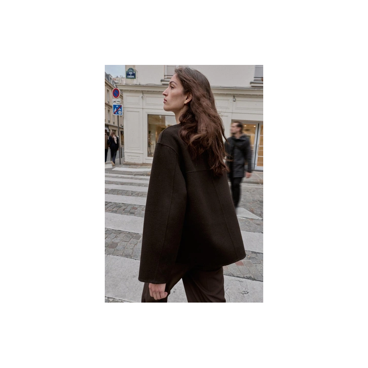 КОРОТКОЕ ПАЛЬТО ИЗ СМЕСОВОЙ ШЕРСТИ С ШАРФОМ