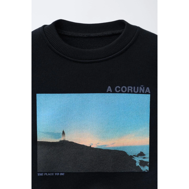 ТОЛСТОВКА С ПРИНТОМ «ГОРОД ЛА-КОРУНЬЯ»