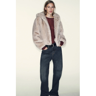 КОРОТКОЕ ПАЛЬТО ИЗ ИСКУССТВЕННОГО МЕХА С КАПЮШОНОМ