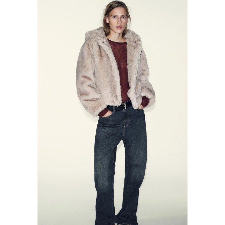 КОРОТКОЕ ПАЛЬТО ИЗ ИСКУССТВЕННОГО МЕХА С КАПЮШОНОМ