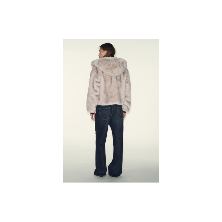 КОРОТКОЕ ПАЛЬТО ИЗ ИСКУССТВЕННОГО МЕХА С КАПЮШОНОМ