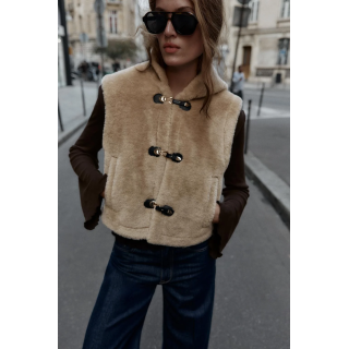 ЖИЛЕТ ИЗ ИСКУССТВЕННОЙ ОВЧИНЫ С ЗАСТЕЖКАМИ-ТОГГЛ