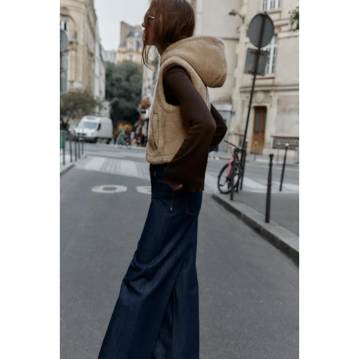 ЖИЛЕТ ИЗ ИСКУССТВЕННОЙ ОВЧИНЫ С ЗАСТЕЖКАМИ-ТОГГЛ