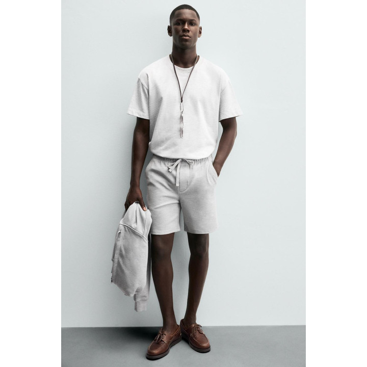 ШОРТЫ КОМФОРТНОЙ ПОСАДКИ ИЗ РЕЛЬЕФНОЙ ТКАНИ