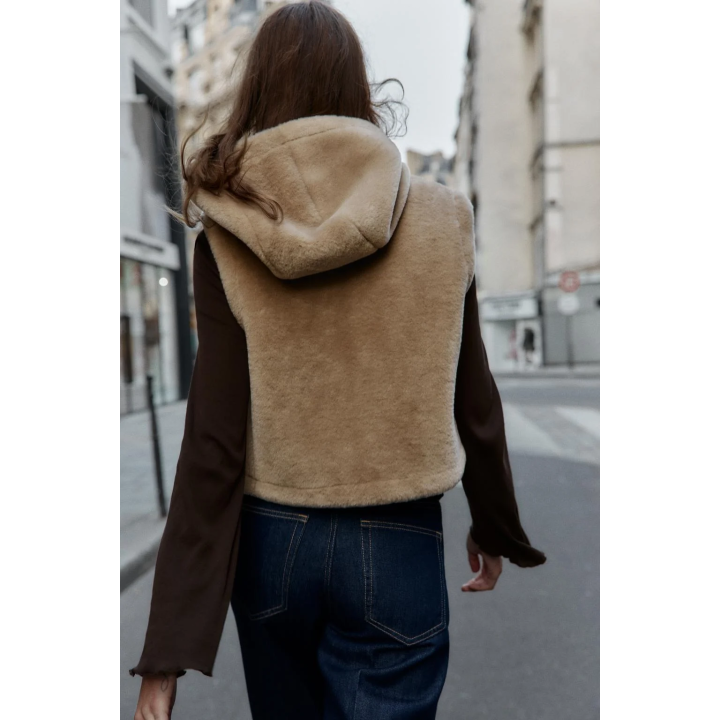 ЖИЛЕТ ИЗ ИСКУССТВЕННОЙ ОВЧИНЫ С ЗАСТЕЖКАМИ-ТОГГЛ