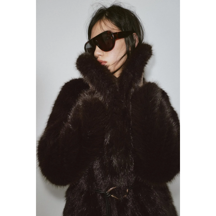 ПАЛЬТО ИЗ ИСКУССТВЕННОГО МЕХА С ПОЯСОМ