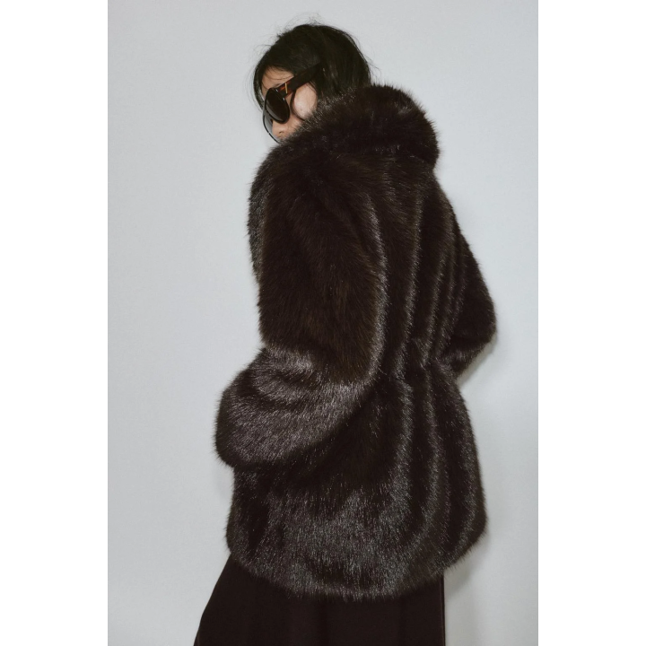 ПАЛЬТО ИЗ ИСКУССТВЕННОГО МЕХА С ПОЯСОМ