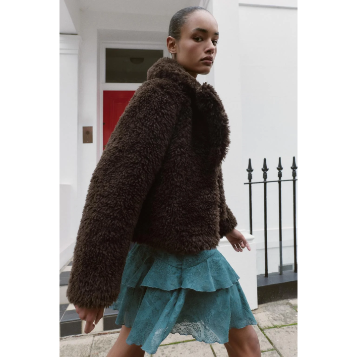 КОРОТКОЕ ПАЛЬТО ИЗ ИСКУССТВЕННОЙ ОВЧИНЫ