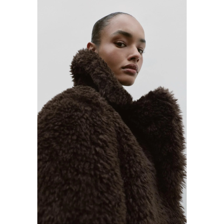 КОРОТКОЕ ПАЛЬТО ИЗ ИСКУССТВЕННОЙ ОВЧИНЫ