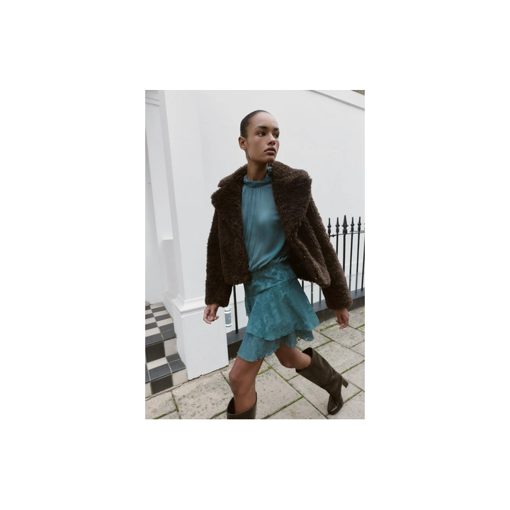 КОРОТКОЕ ПАЛЬТО ИЗ ИСКУССТВЕННОЙ ОВЧИНЫ