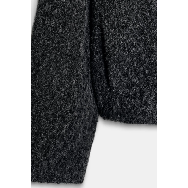 КОРОТКОЕ БУКЛИРОВАННОЕ ПАЛЬТО С ШАРФОМ