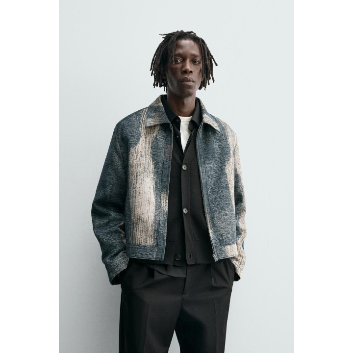 ЖАККАРДОВАЯ КУРТКА С АБСТРАКТНЫМ РИСУНКОМ