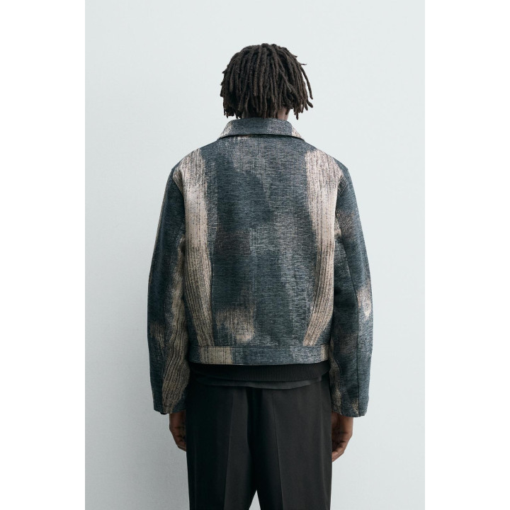 ЖАККАРДОВАЯ КУРТКА С АБСТРАКТНЫМ РИСУНКОМ