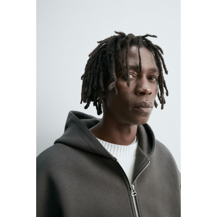 ТОЛСТОВКА ИЗ НЕОПРЕНА С КАПЮШОНОМ И СКЛАДКАМИ