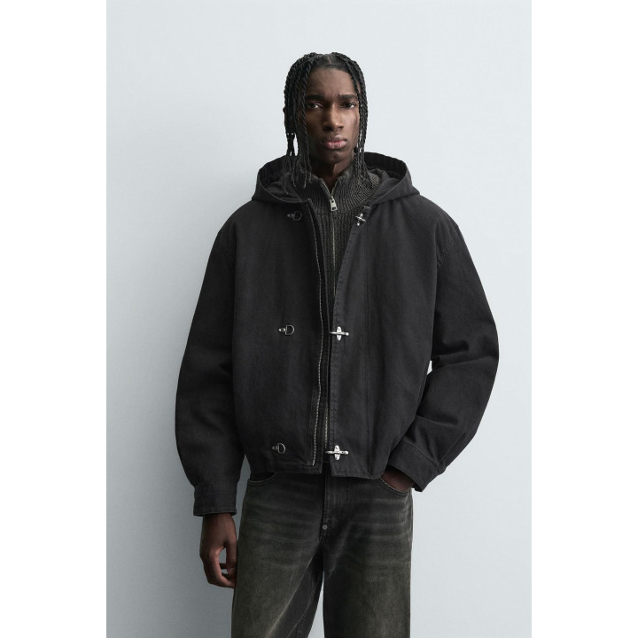 КУРТКА С КАПЮШОНОМ И КЛЕВАНТАМИ