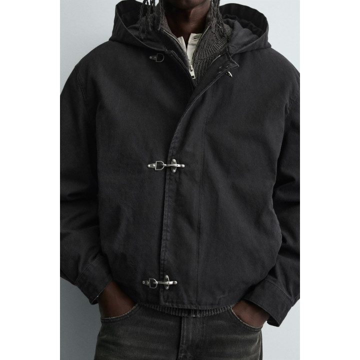 КУРТКА С КАПЮШОНОМ И КЛЕВАНТАМИ