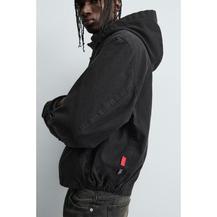 КУРТКА С КАПЮШОНОМ И КЛЕВАНТАМИ