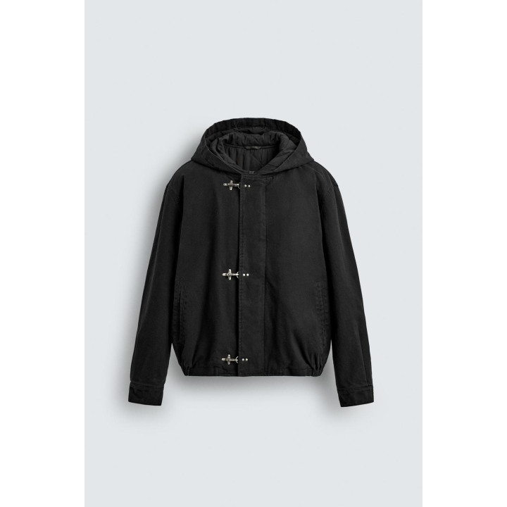 КУРТКА С КАПЮШОНОМ И КЛЕВАНТАМИ