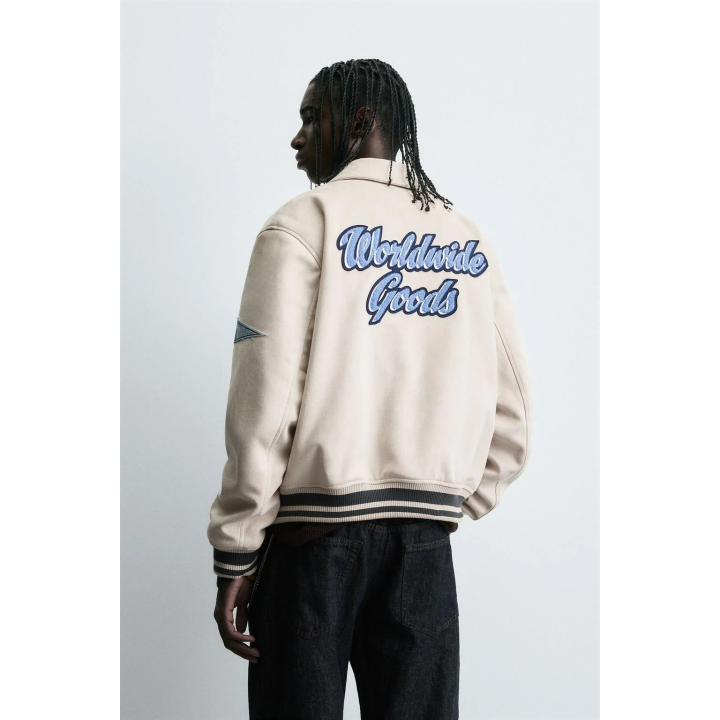 КУРТКА ИЗ ИСКУССТВЕННОЙ ЗАМШИ С НАШИВКАМИ И ВЫШИВКОЙ