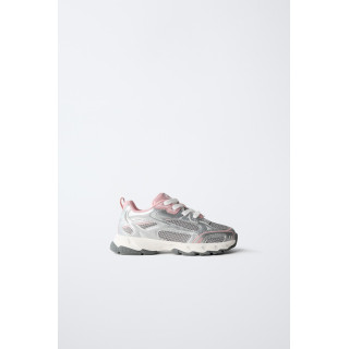 Кроссовки с сетчатыми вставками