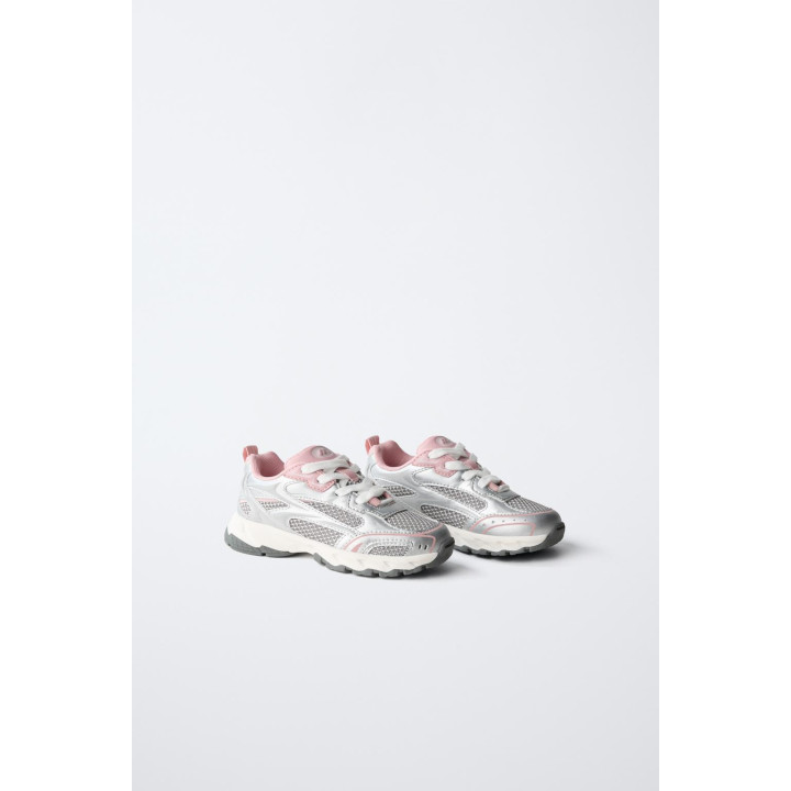 Кроссовки с сетчатыми вставками