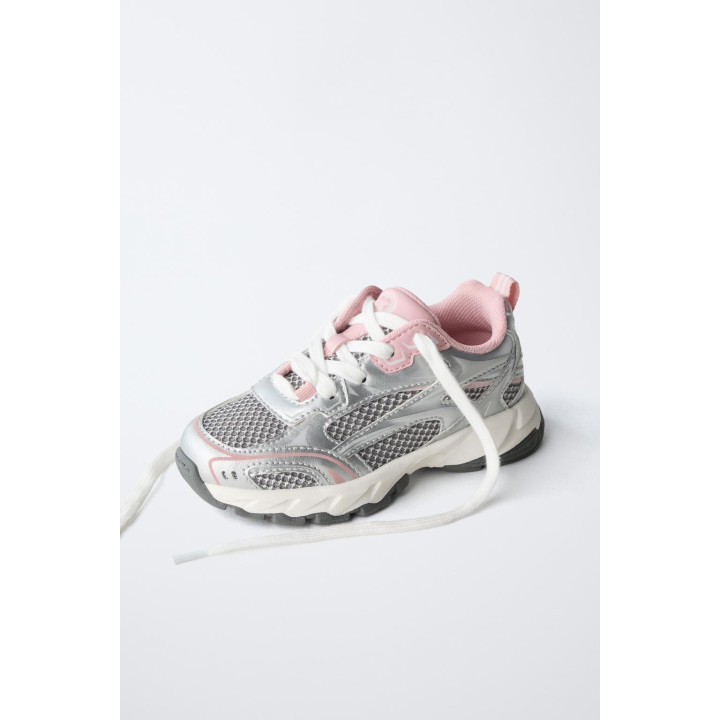 Кроссовки с сетчатыми вставками