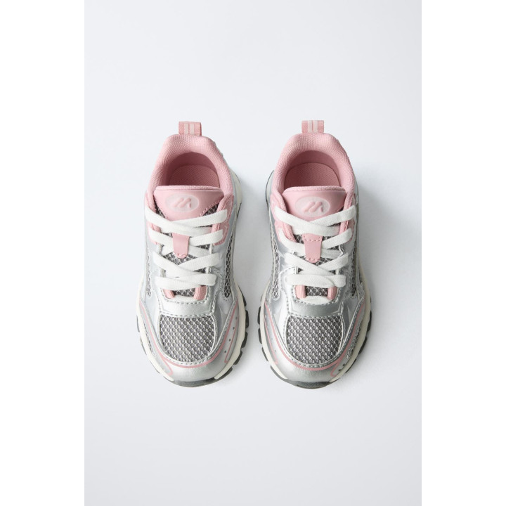 Кроссовки с сетчатыми вставками