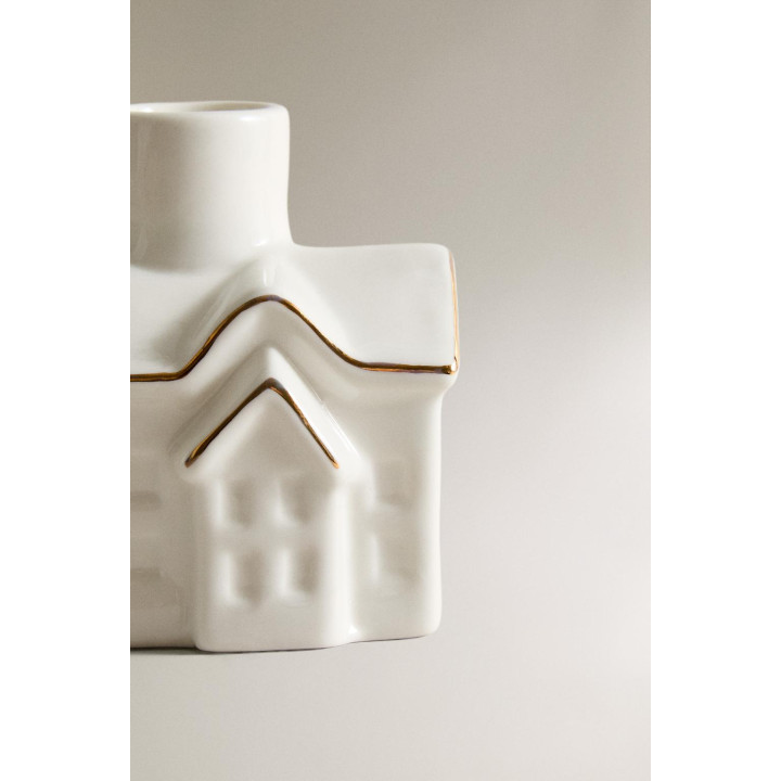 Рождественский свечной подсвечник из керамики с деталями на крыше