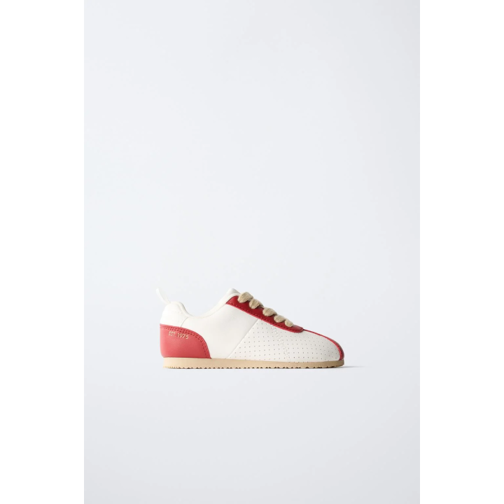 МОДНЫЕ СПОРТИВНЫЕ КРОССОВКИ