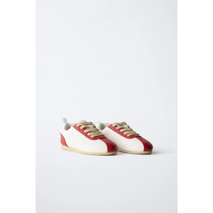 МОДНЫЕ СПОРТИВНЫЕ КРОССОВКИ